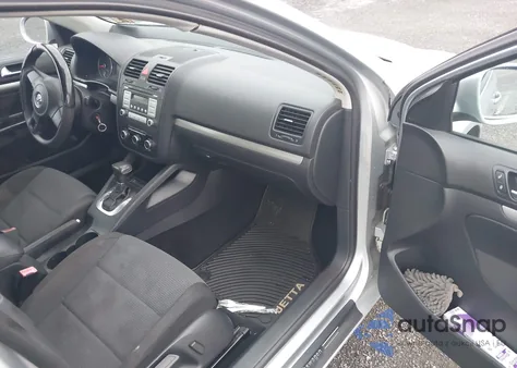 2010 Volkswagen Jetta S z USA, uszkodzony, nr VIN 3VWJX7AJ9AM051878